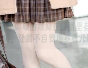 森萝财团 – 吸吸的妹妹在原图里有种慵懒的气质，让我不自觉地多看几眼。