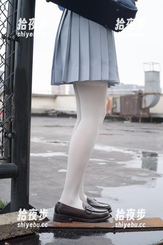 森萝财团 森萝财团福利写真:细腻奶白丝袜,不看会后悔