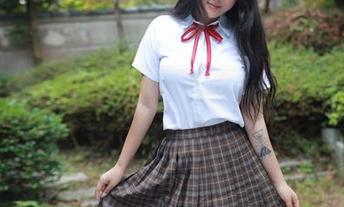 模范学院 – Cheryl青树和她的黑色旋律，高清壁纸让人驻足思考。