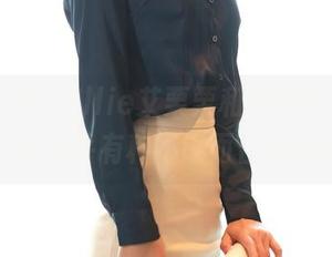 模范学院 – Ellie艾栗栗和她的职业装，照片里似乎有种不谋而合的尴尬。