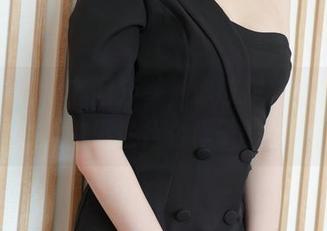 模范学院 – 套图分享，你敢想象草莓兔兔在旗袍里是什么样子的吗？