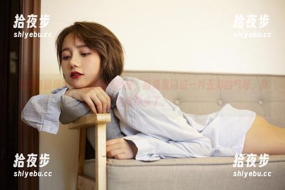 发现洛丽塔大哥的白丝原图时，脑海里闪过一片五彩的气球，莫名就快乐了。
