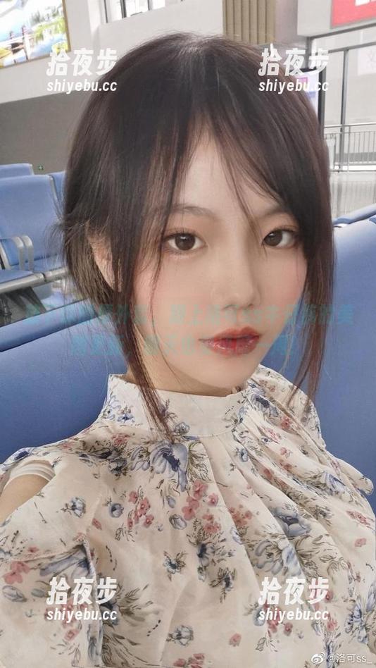 洛可ss 放下你的厚外套,跟上洛可ss牛仔裤的美图更新,晴天也要风靡一周!