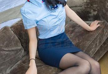 爱蜜社 – 向乐薇Vivi致敬，原图之外，这礼服太有戏了