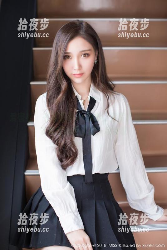 爱蜜社-陈思琪Ar 爱蜜社 - 在陈思琪Ar的办公室写真里,偶尔真想顺便参加一场会议