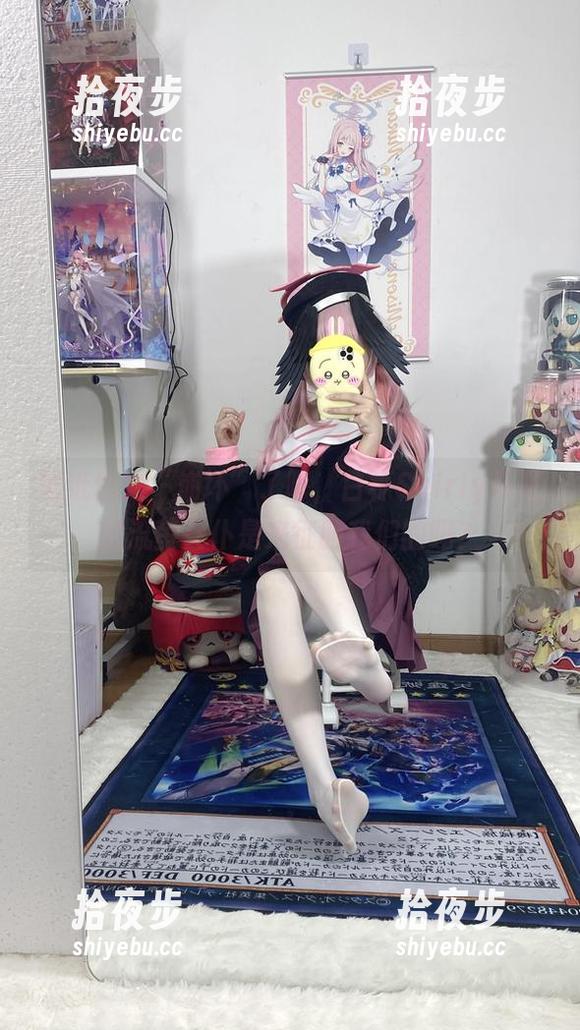 白栎Shirly 壁纸也太“崩坏”了吧,白栎Shirly带来的流萤女仆是来征服我们的吗?