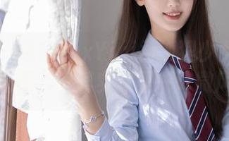 秀人网 – 藏在FoxYini孟狐狸少女私拍里的神秘面纱，其实就是一阵微风吧？
