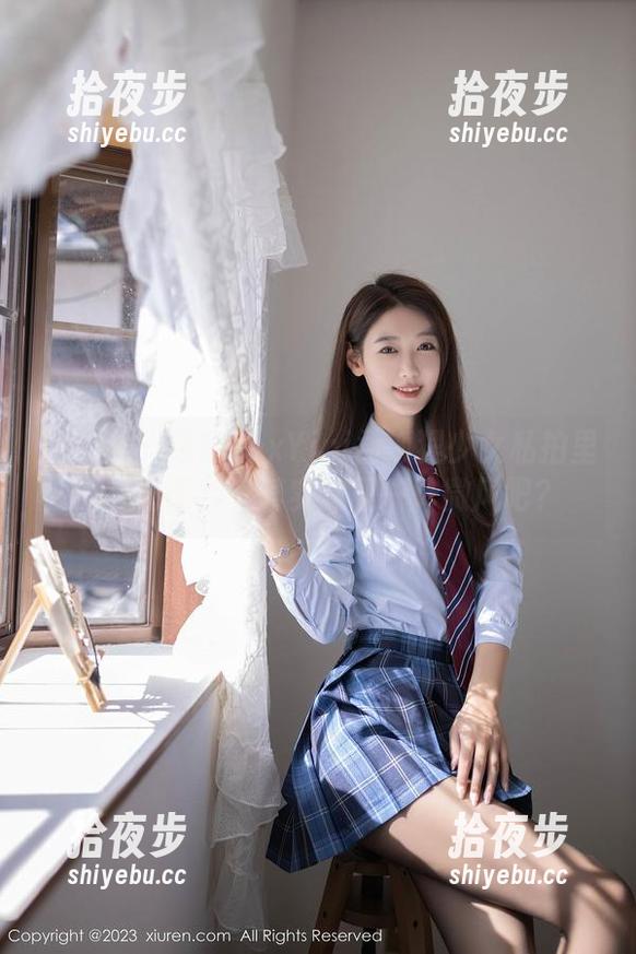 秀人网-FoxYini孟狐狸 秀人网 - 藏在FoxYini孟狐狸少女私拍里的神秘面纱,其实就是一阵微风吧?