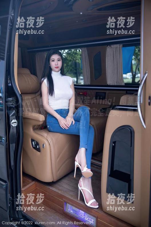 秀人网-双笙Alina 秀人网 - 睁眼一看是双笙Alina!图集里的夏日秘笈:这宝贝并不完全是美,而是个热点!
