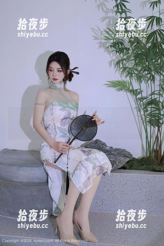 秀人网-周于希Sally 秀人网 - 在周于希Sally的心愿写真合集里,流行的不只是拍照还有小心机