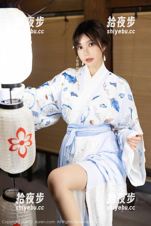 秀人网-唐安琪 秀人网 - 图里的唐安琪,短裤搭配出了一种神奇的懵懂感,是我看错了吗?