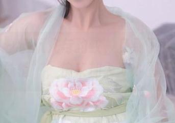 秀人网 – 小爪几与豹纹，免费下载这种独特“姐妹情”，快来加入“小圈圈”吧！