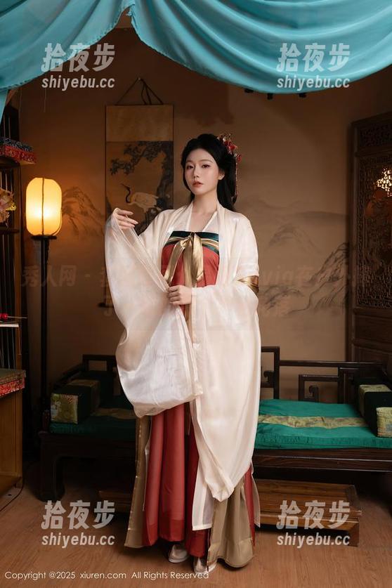 秀人网-易阳Silvia 秀人网 - 套图时间:易阳Silvia在户外摔了一跤的那个神秘角落