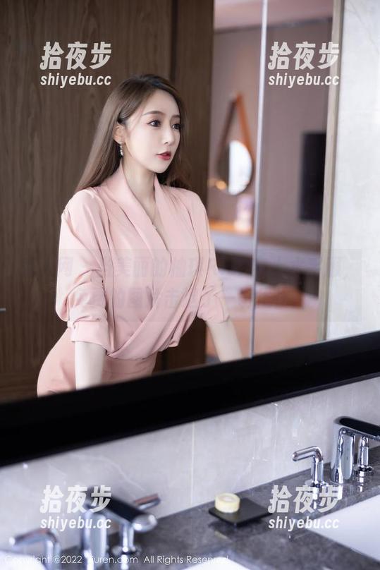 秀人网-柚琪Rich 秀人网 - 当美丽的柚琪Rich穿上水手服,免费的图片击退了一切忧伤。