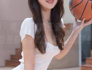 秀人网 – 喂，图里的王俪丁，连衣裙这走位是在哪学的？来，别藏了！