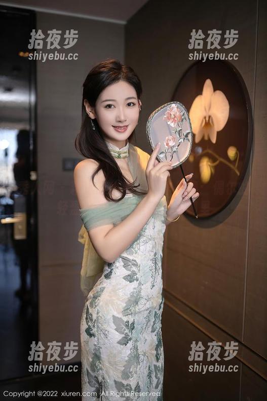 秀人网-艾小青 秀人网 - 精选艾小青白丝作品集:偶尔的轻盈,想在哪里就念到哪里