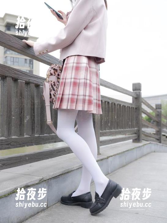 紧急企划-龙崎聆音 紧急企划 - 明亮与犀利,龙崎聆音眼镜写真,真想说多看两眼。
