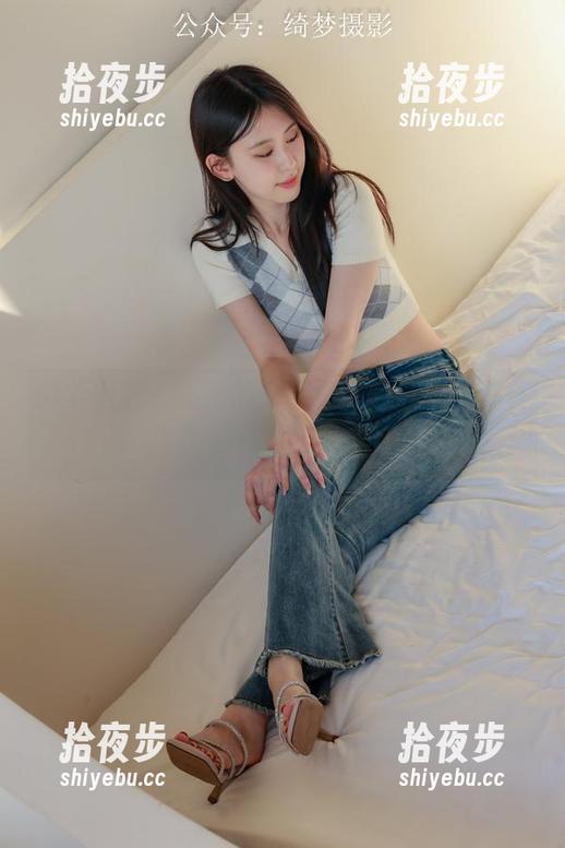 绮梦摄影-小艺 绮梦摄影 - 小艺的私房写真,泳衣下藏着几分俏皮,几分大胆。