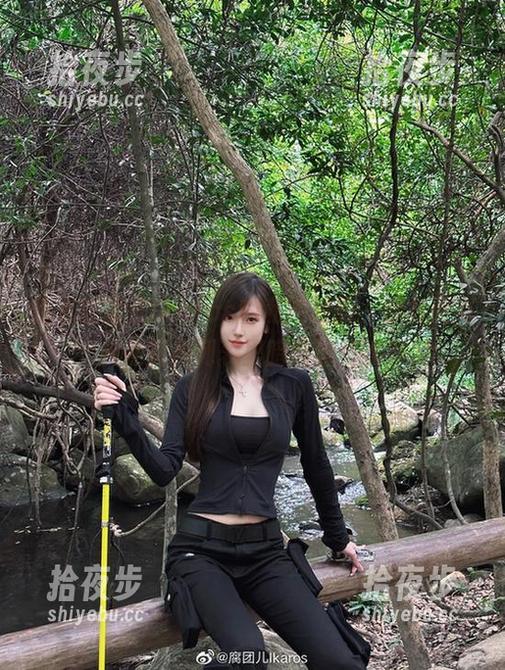 腐团儿Ikaros 借着腐团儿Ikaros的私拍校服,你有没有躲在资源列表里暗自流口水?