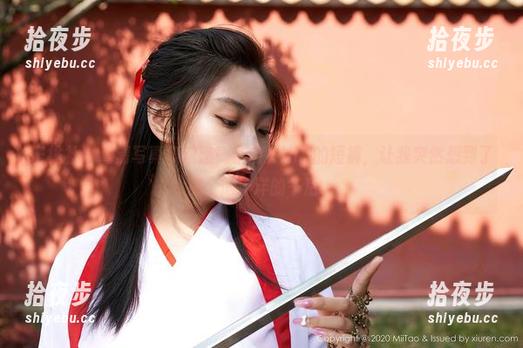 蜜桃社-小魔女lily 蜜桃社 - 高清写真集速递!小魔女lily的短裤,让我突然想到了那个懒洋洋的午后。