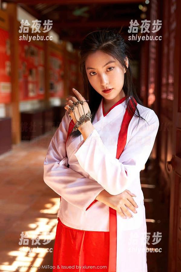 蜜桃社-缇娜美Tinami 蜜桃社 - 瞬间吃个瓜!缇娜美TinamiJK美图更新,掀起理想中的青春风暴!