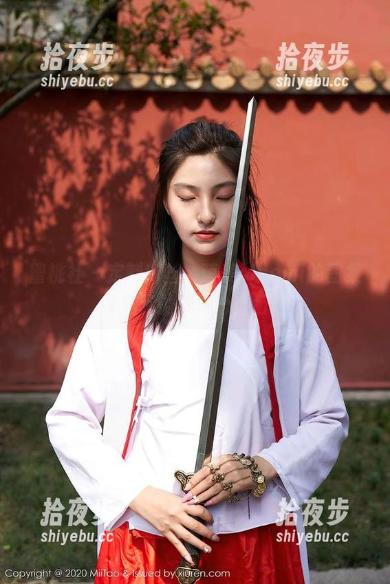 蜜桃社-萌美Moemi 蜜桃社 - 定制肉丝,萌美Moemi的图集开启你的好奇心窗口!