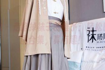袜啵啵 – 走路掉袜子的稚予：轻松时刻套图合集，真有趣！