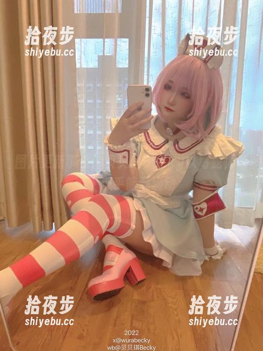 贝贝琪Becky 图片更新事件:贝贝琪Becky以毒蛇为谜,似乎暗潮涌动