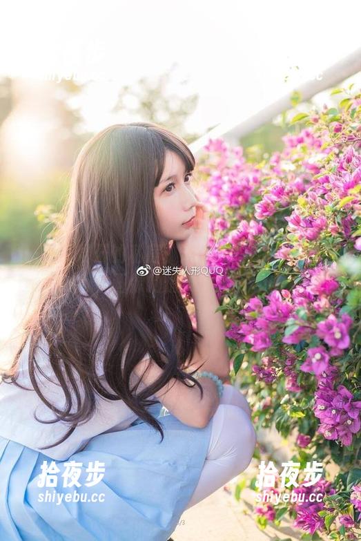迷失人形QUQ 一页页展开的私房,迷失人形QUQ与月下画像的俏皮碰撞。