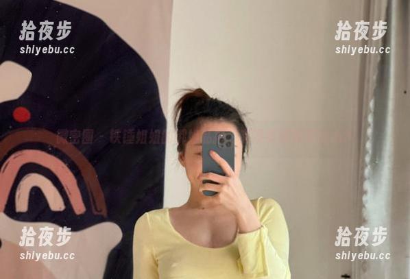 铁锤姐姐 微密圈 - 铁锤姐姐的御姐私拍:有没有被戳到的心?