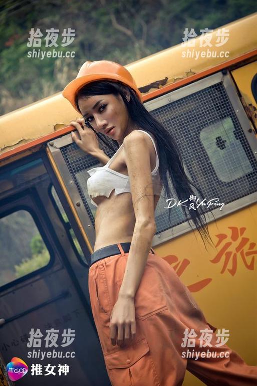 青豆客-黄歆苑chobits 青豆客 - 黄歆苑chobits在天台上的写真,打破无圣光和光影的界限