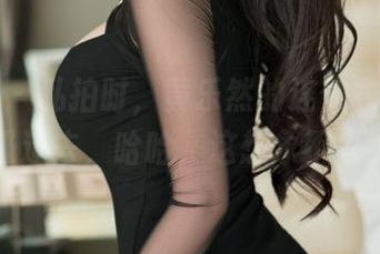 魅妍社 – 私拍时，黄乐然的连体衣能把我眼睛吸过去，哈哈，这想象不太健康。