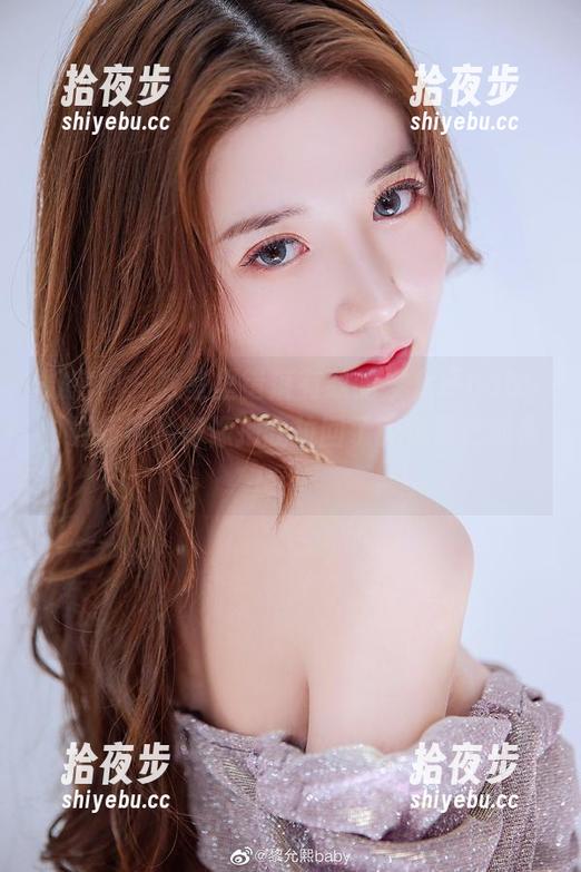 黎允熙baby 微密圈 - 教室里错落有致的黎允熙baby,最新照片好像把我拉回了无忧无虑的青春。