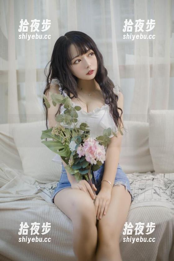 黑猫猫ovo 黑猫猫ovo的私房写真,总有种少女心事藏在心底的小呢喃~